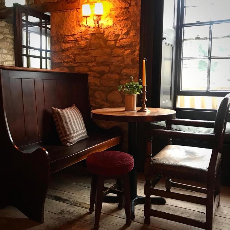 Royal Oak Ramsden酒店 外观 照片