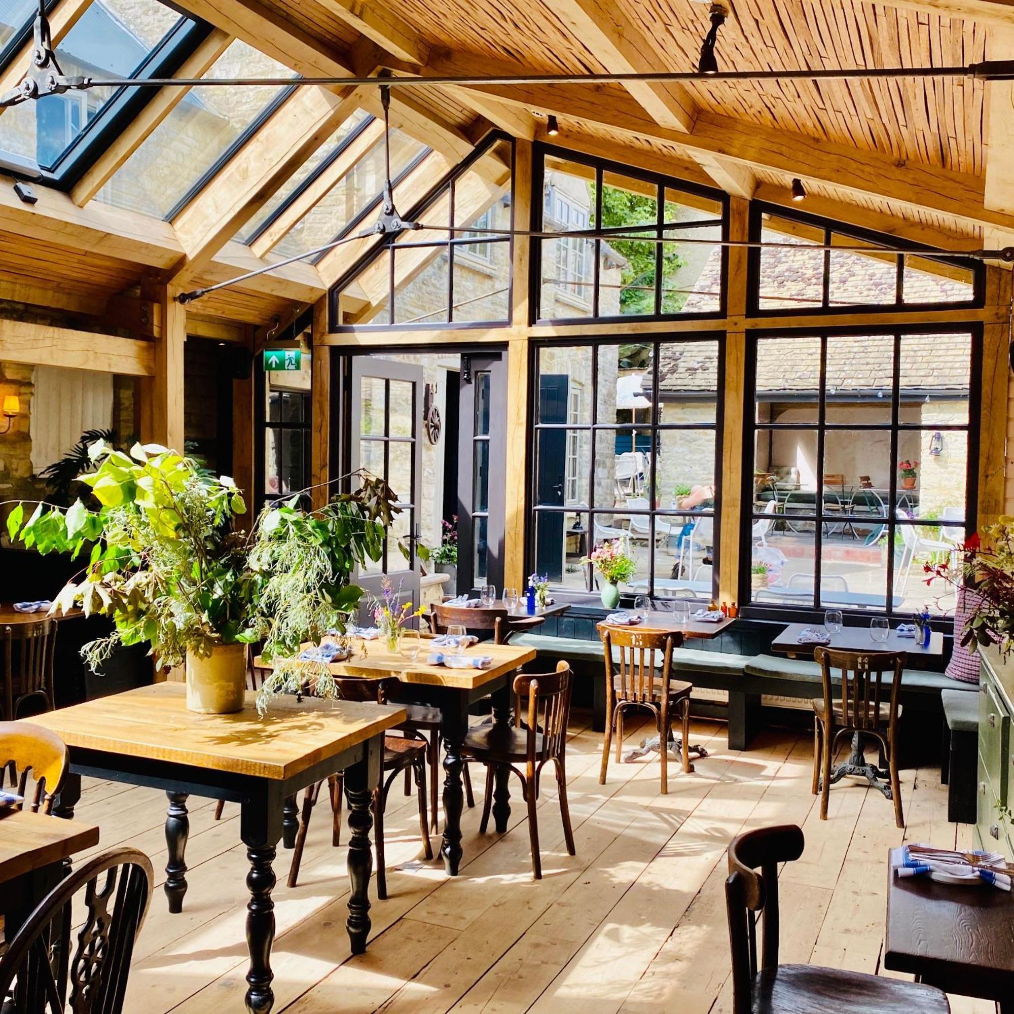 Royal Oak Ramsden酒店 外观 照片